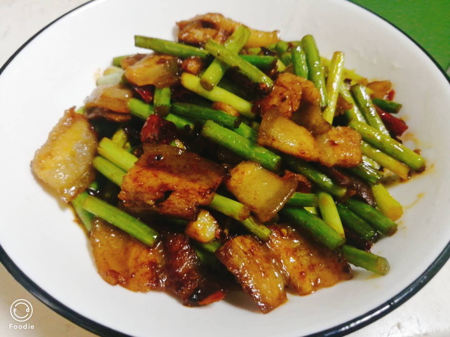 蒜苔的新烧法,和五花肉一起炒,开胃又营养,香到邻居来
