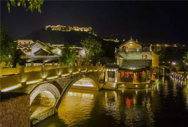 北京"最美古镇",位于长城脚下,总投资达45亿,夜景堪称
