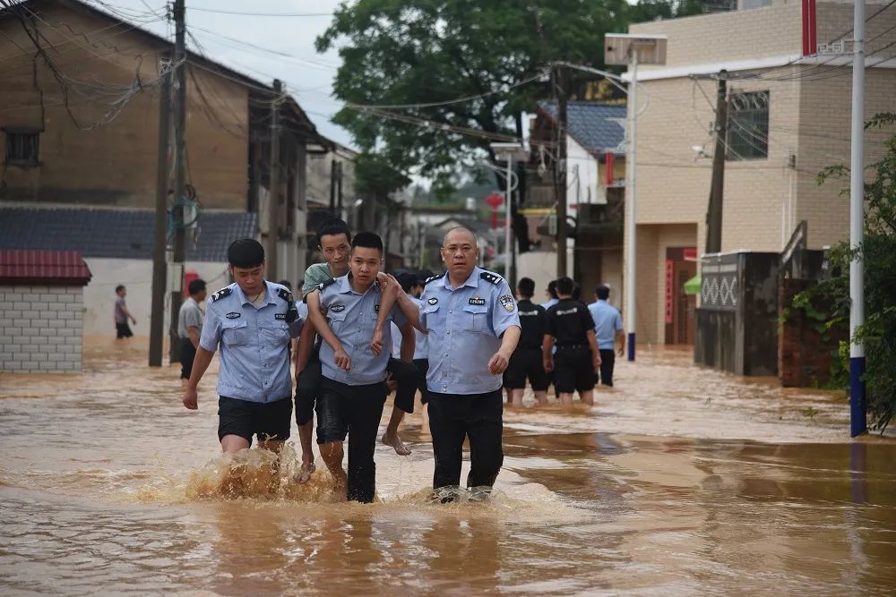 平远县6552人受灾,梅州民警奔赴一线抢险救援