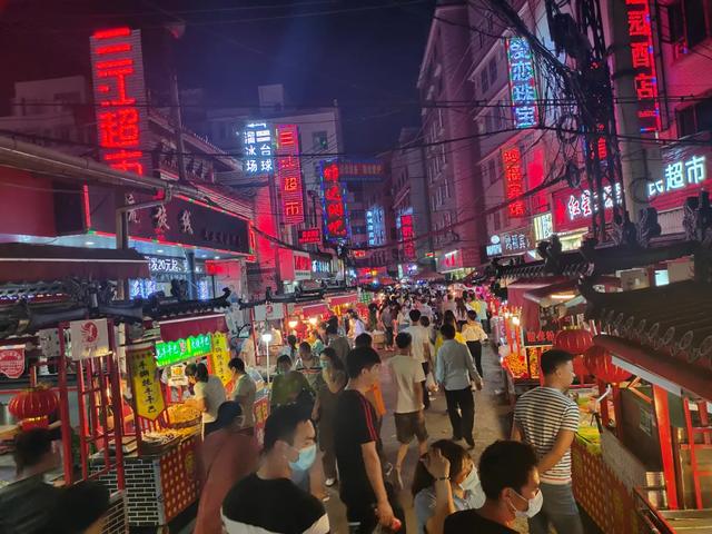 双桥夜市,昆明夜间最大的闹市,你去过吗?