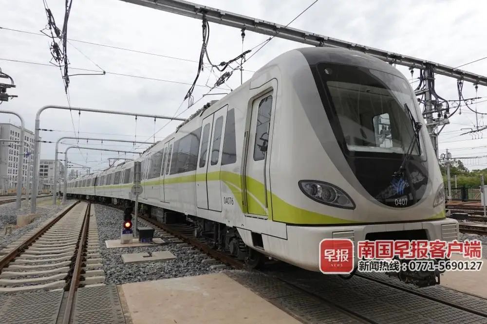 南宁地铁4号线列车上线调试,这一段暂定今年年底开通