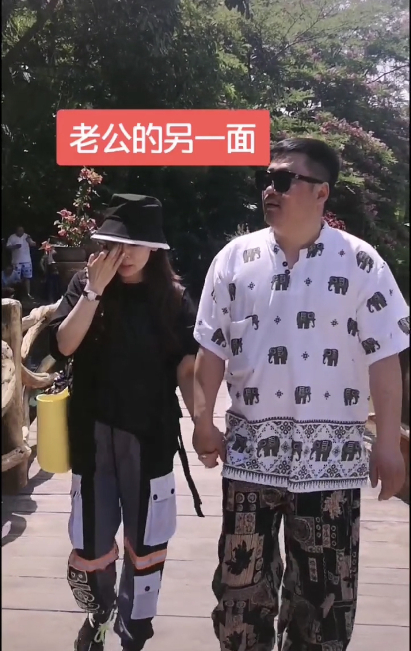 乡村爱情宋晓峰妻子曝光,开百万豪车出行,五官精致大气不输明星