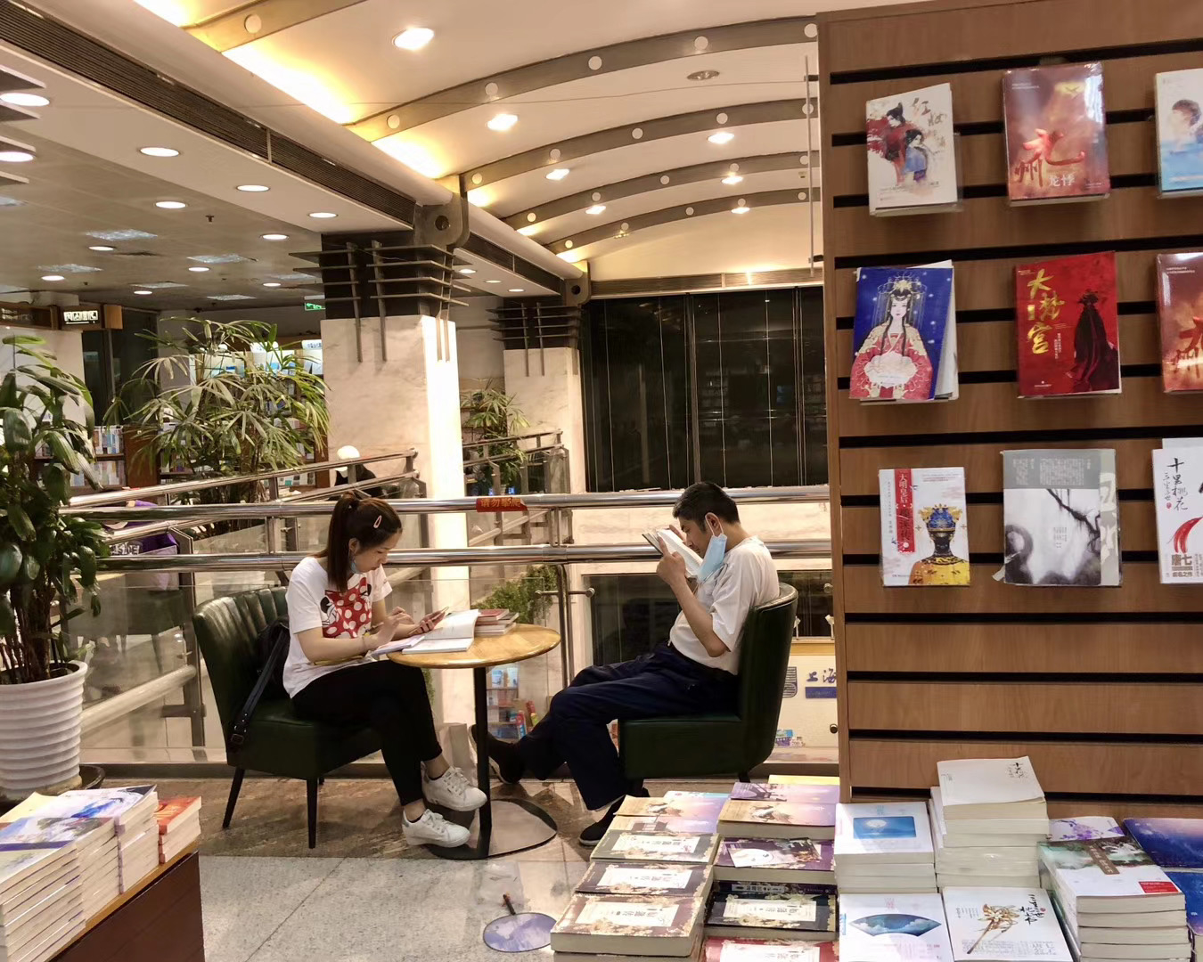 深夜书店,拓展上海夜间经济新业态