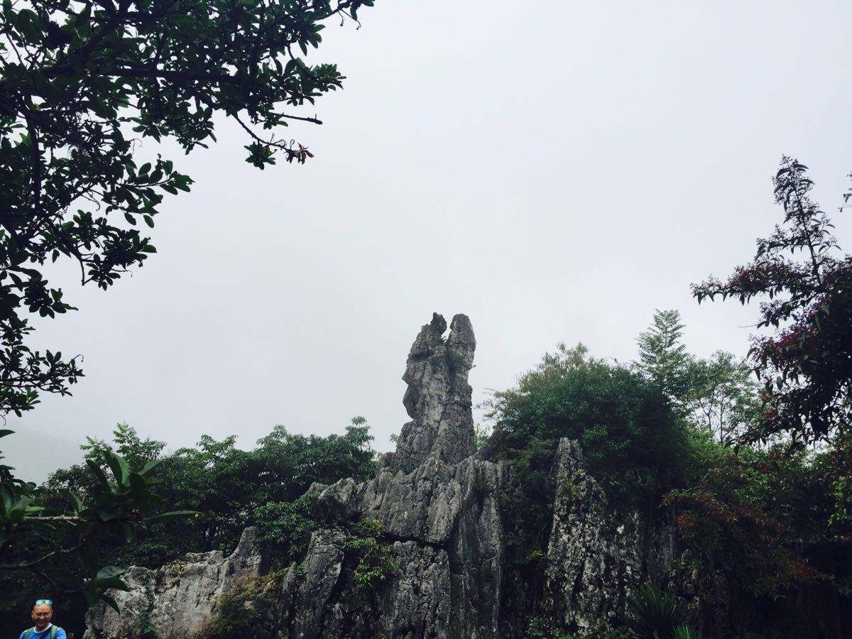 中国有座灵验的爱情山,两座石头形似亲吻非常神奇,别处都见不到