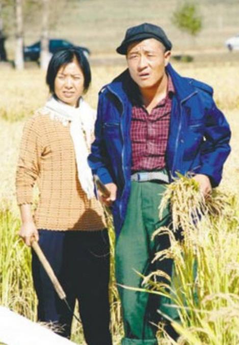 "赵四"老婆开直播变大美女,化妆打扮后年轻不止十岁