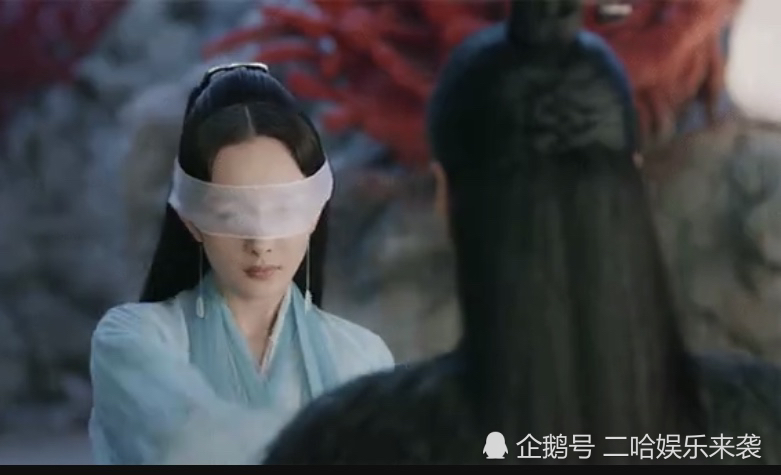 同样是白纱蒙眼:热巴自己扯掉,杨幂用法术,赵丽颖让人
