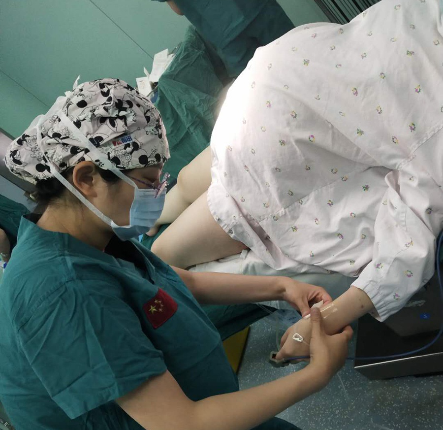 山东泰安一产妇足月产下三胞胎,38周见证生命奇迹