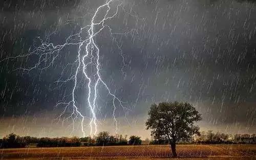 天门将迎来梅雨期首场暴雨,伴有雷电大风!