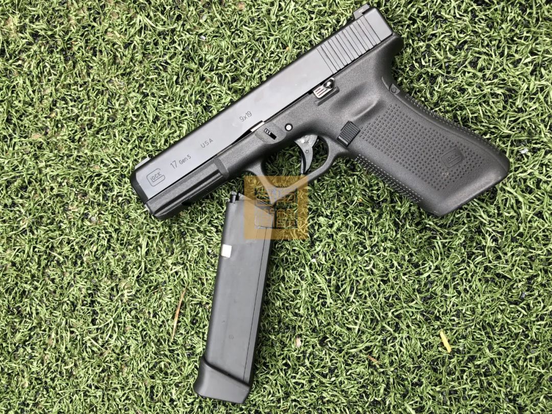 本次图鉴所展示的是glock17 gen5手枪,即格洛克的第五产品.