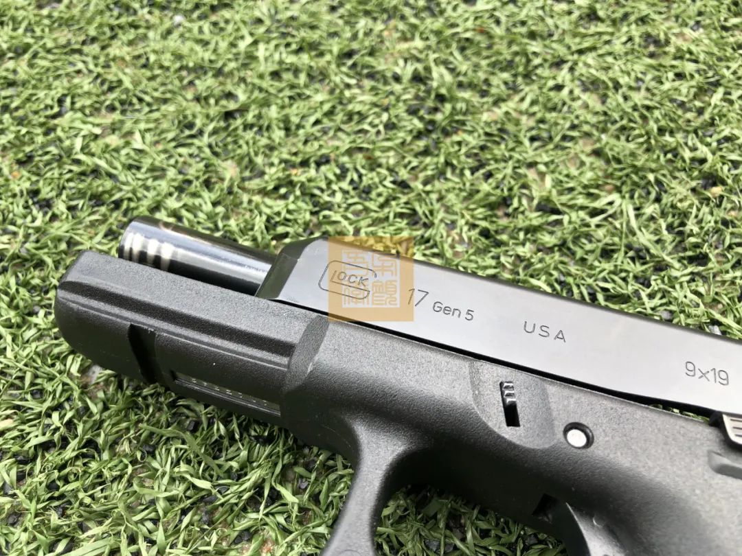 本次图鉴所展示的是glock17 gen5手枪,即格洛克的第五产品.