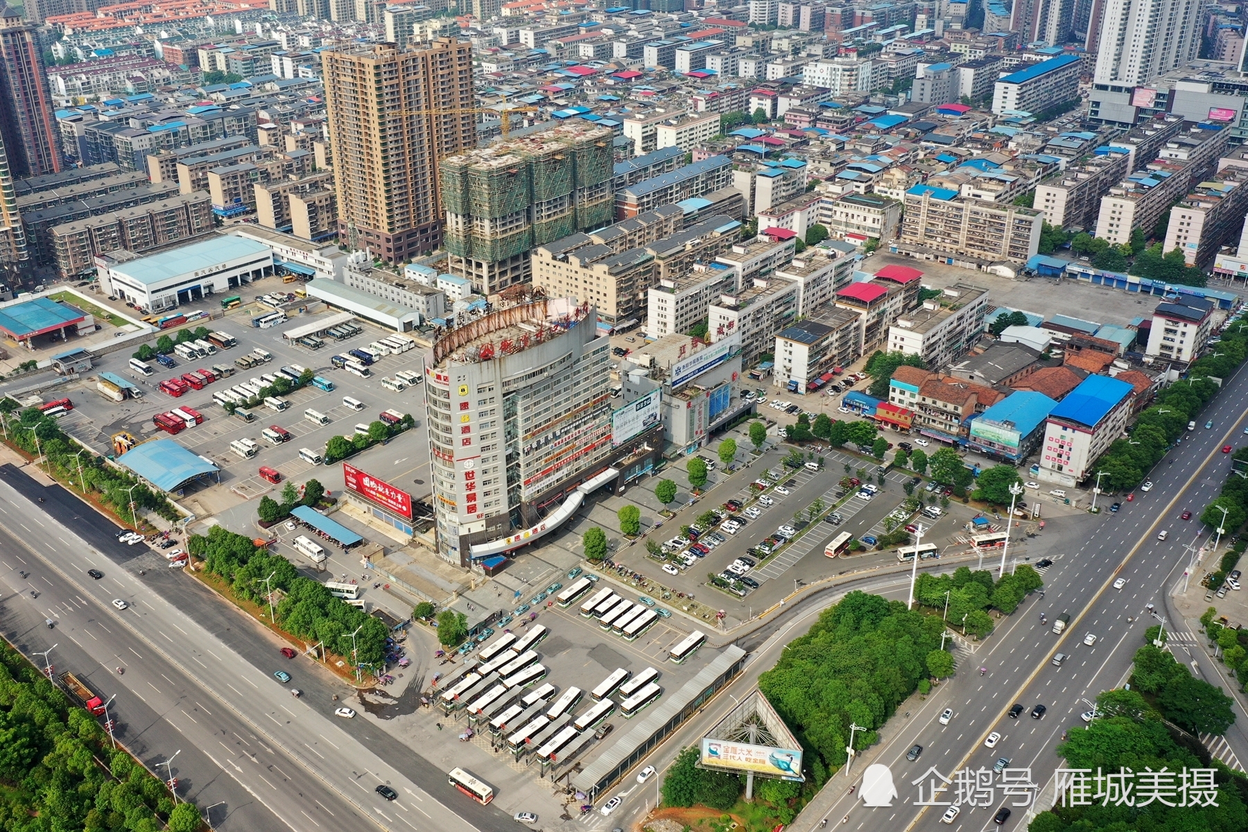 航拍衡阳市中心汽车站:10年前的城乡结合部变成了繁华