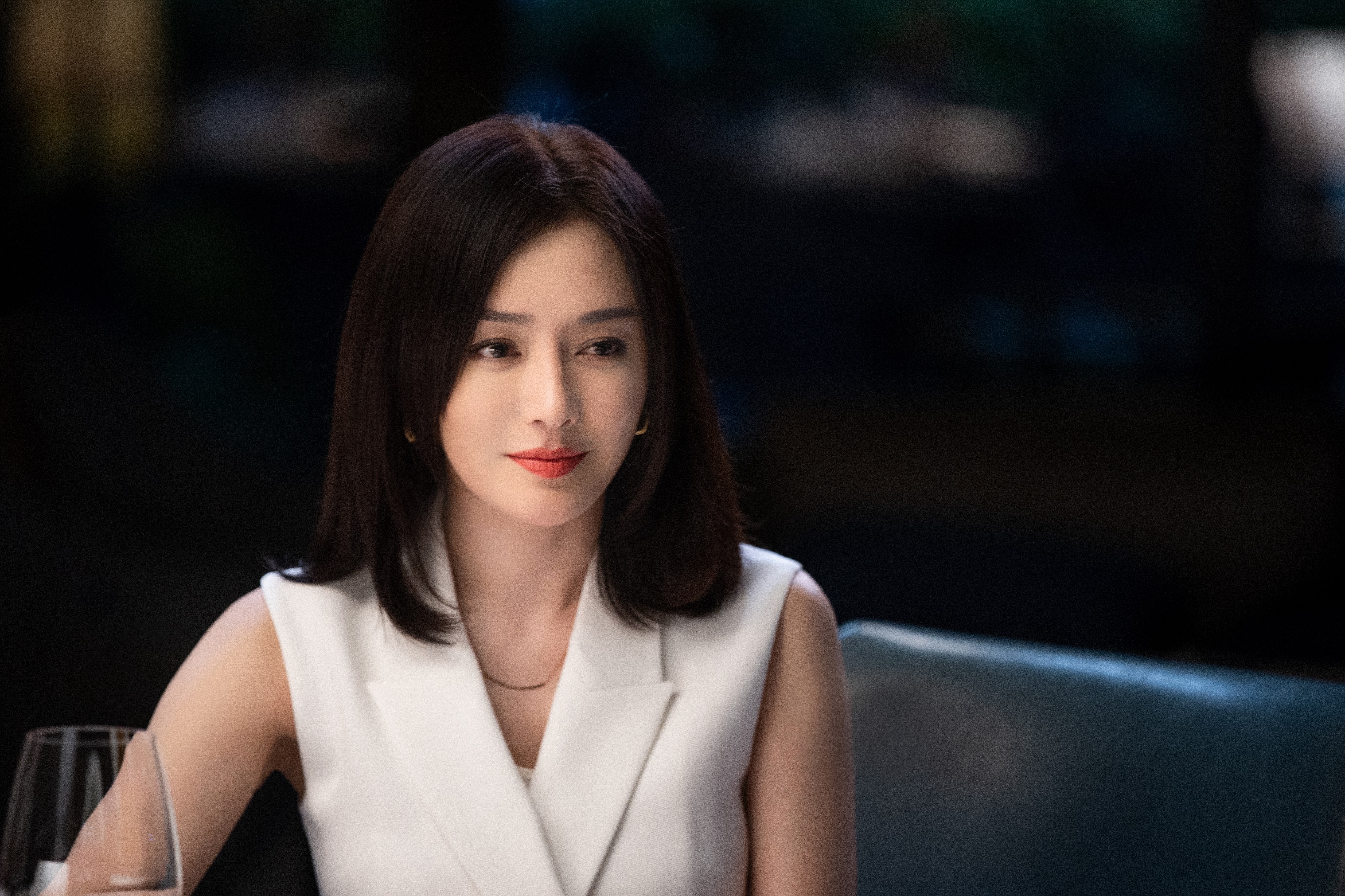 秦岚《怪你过分美丽》智解公关危机 莫向晚业务能力引