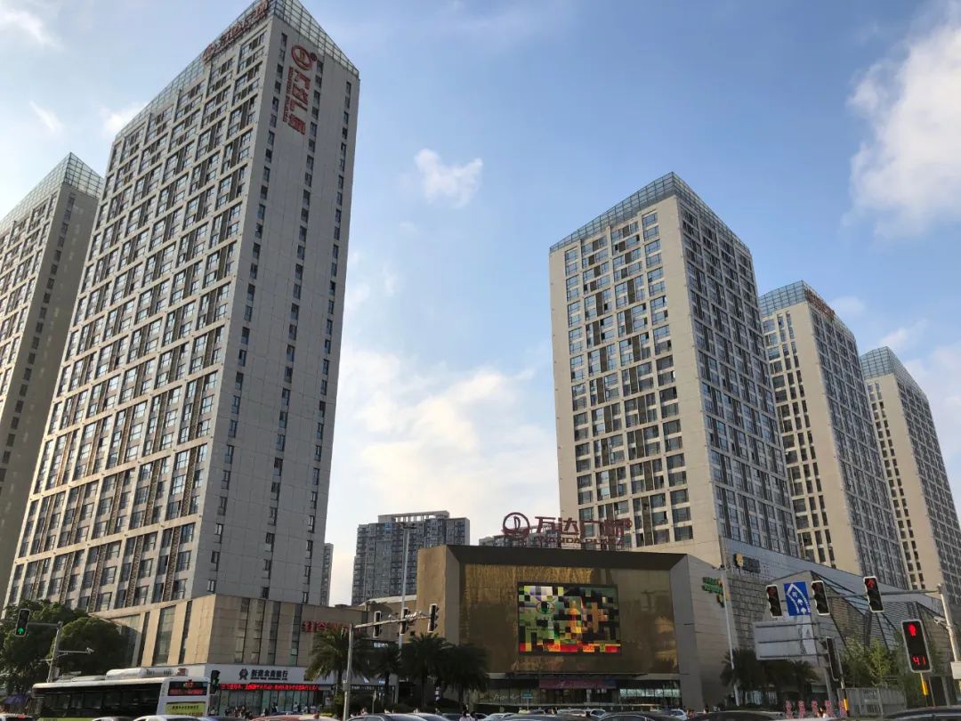 南昌,红谷滩,恒茂梦时代广场,地摊经济,万达广场