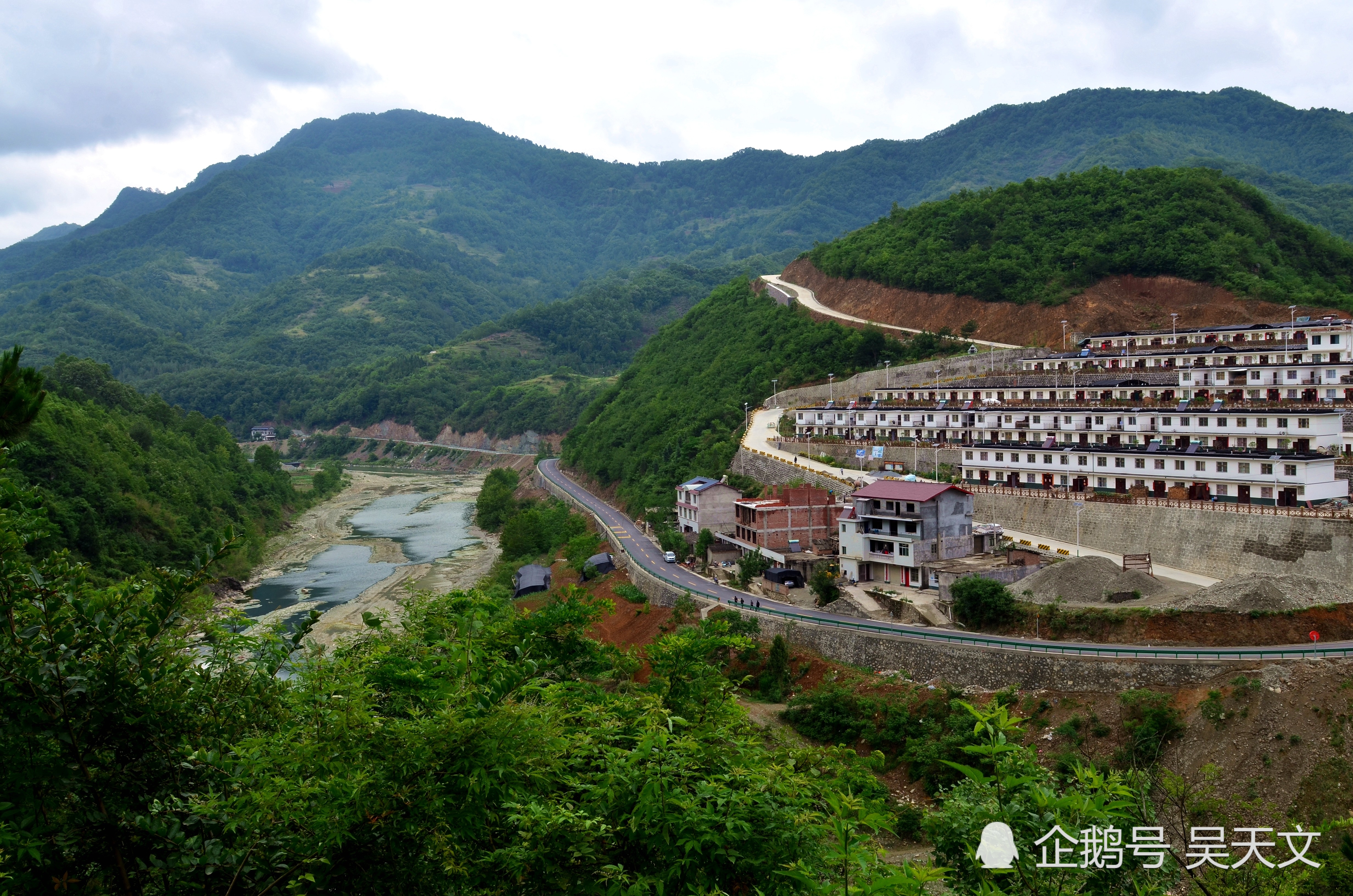 【爱国奋斗 建功立业】宁强最美乡村公路建成通车 1.