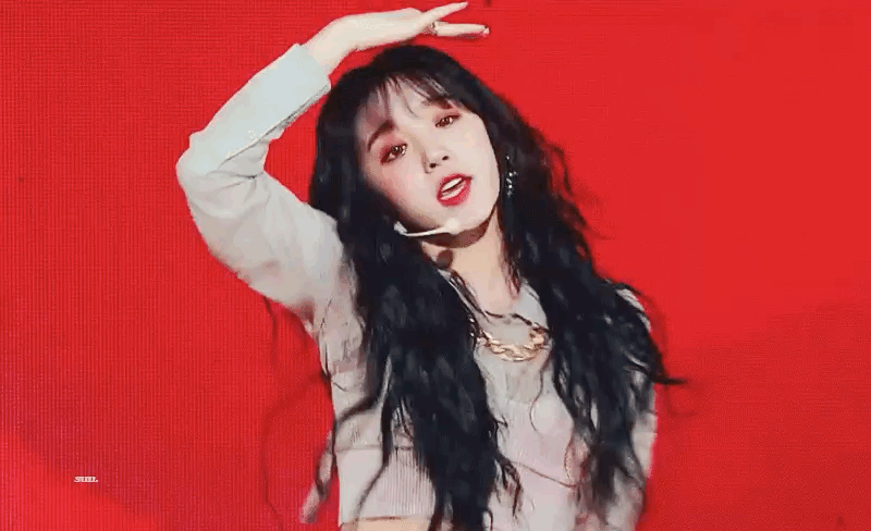 都说宋雨琦退出微胖界了,但只穿一件衬衫时,她却凹出120斤腿