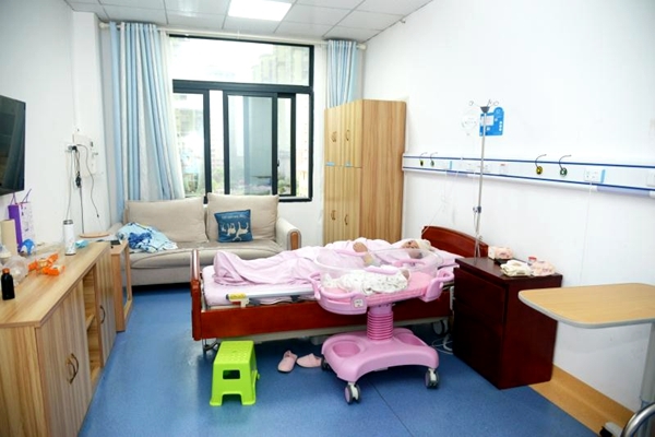 单间 5月27日,常年在成都上班的成采鸿,拨通了广安区妇女儿童医院的