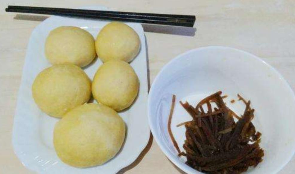 徐立清力辞上将,吃饭咸菜配馒头足矣,他的夫人更令人敬佩