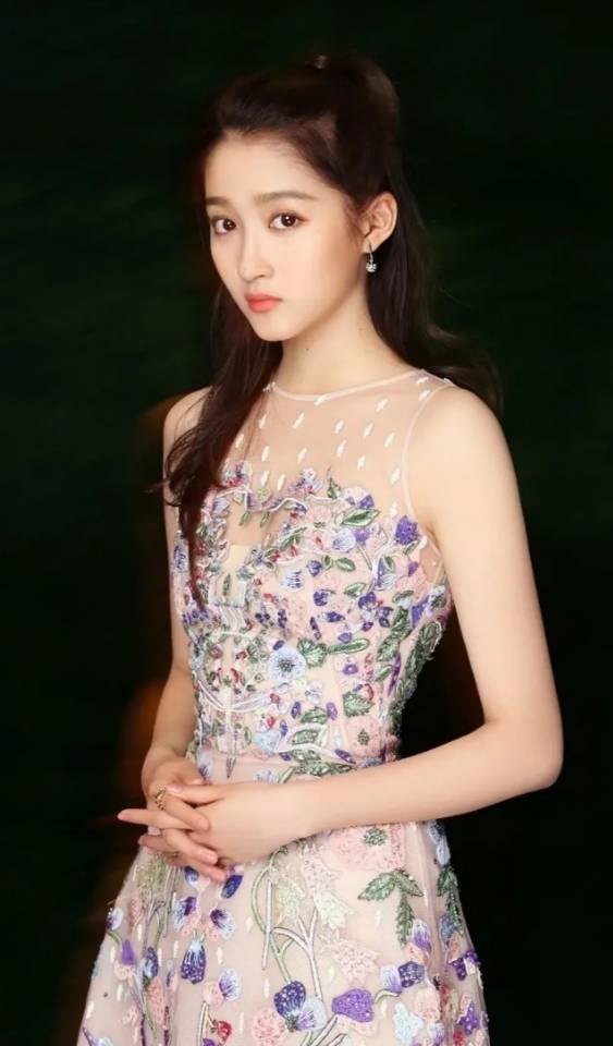 90后小花旦关晓彤写真集