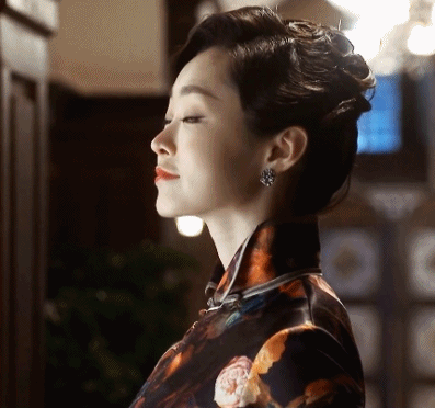 这位姐姐的旗袍装简直美绝了