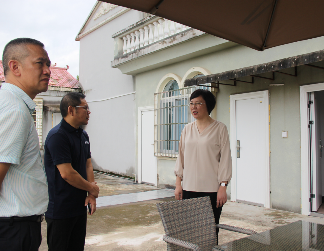 区领导邓世文,葛建斌,区发改局主要负责人等参加调研.