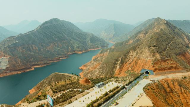 航拍飞跃最美黄河三峡 俯瞰太极岛生态湿地