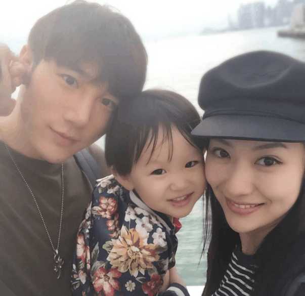 其实,丁一和郑元畅早在早年被媒体曝光相关照片后,两人就第一时间出