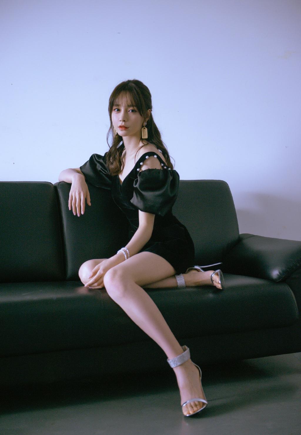 《乘风破浪的姐姐》开播,沈梦辰露腰又秀腿,堪称标准女团身材