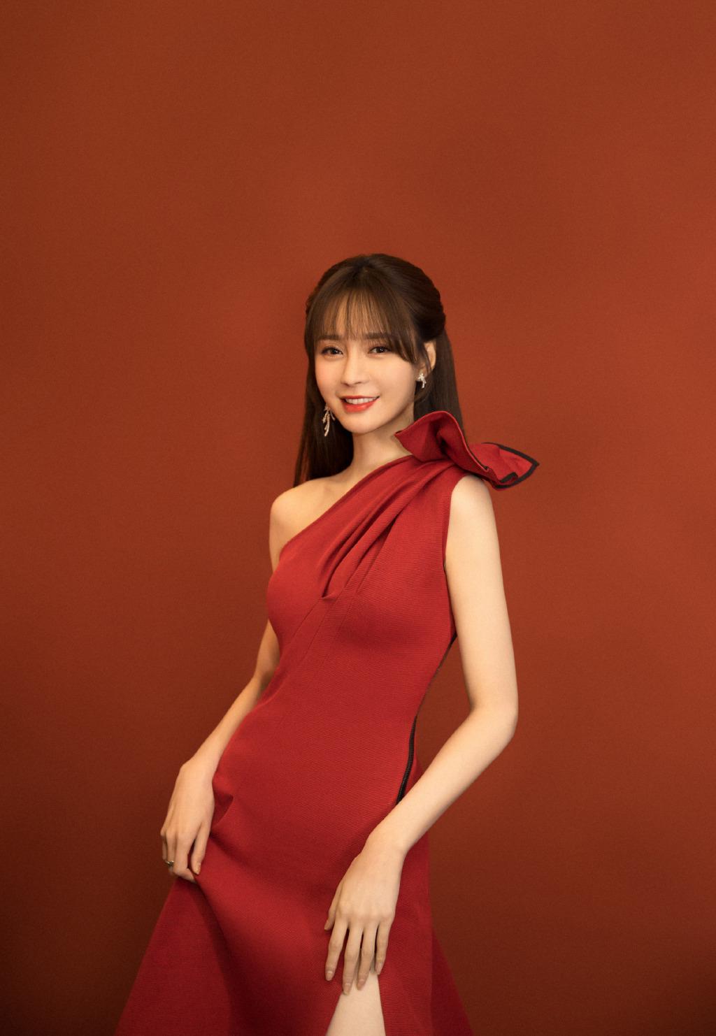 《乘风破浪的姐姐》开播,沈梦辰露腰又秀腿,堪称标准女团身材
