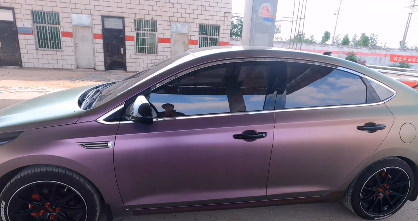 农村"最牛"改装车,颜色随光变化,车尾两个字惹眼