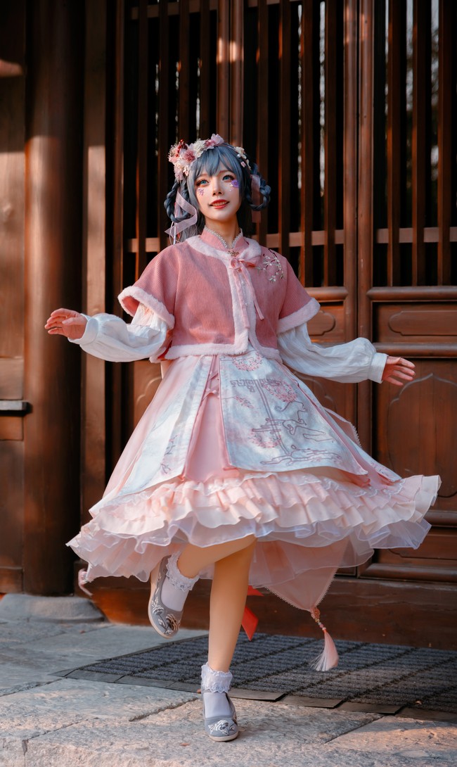 小姐姐穿中国风衣服玩cosplay,超可爱哦