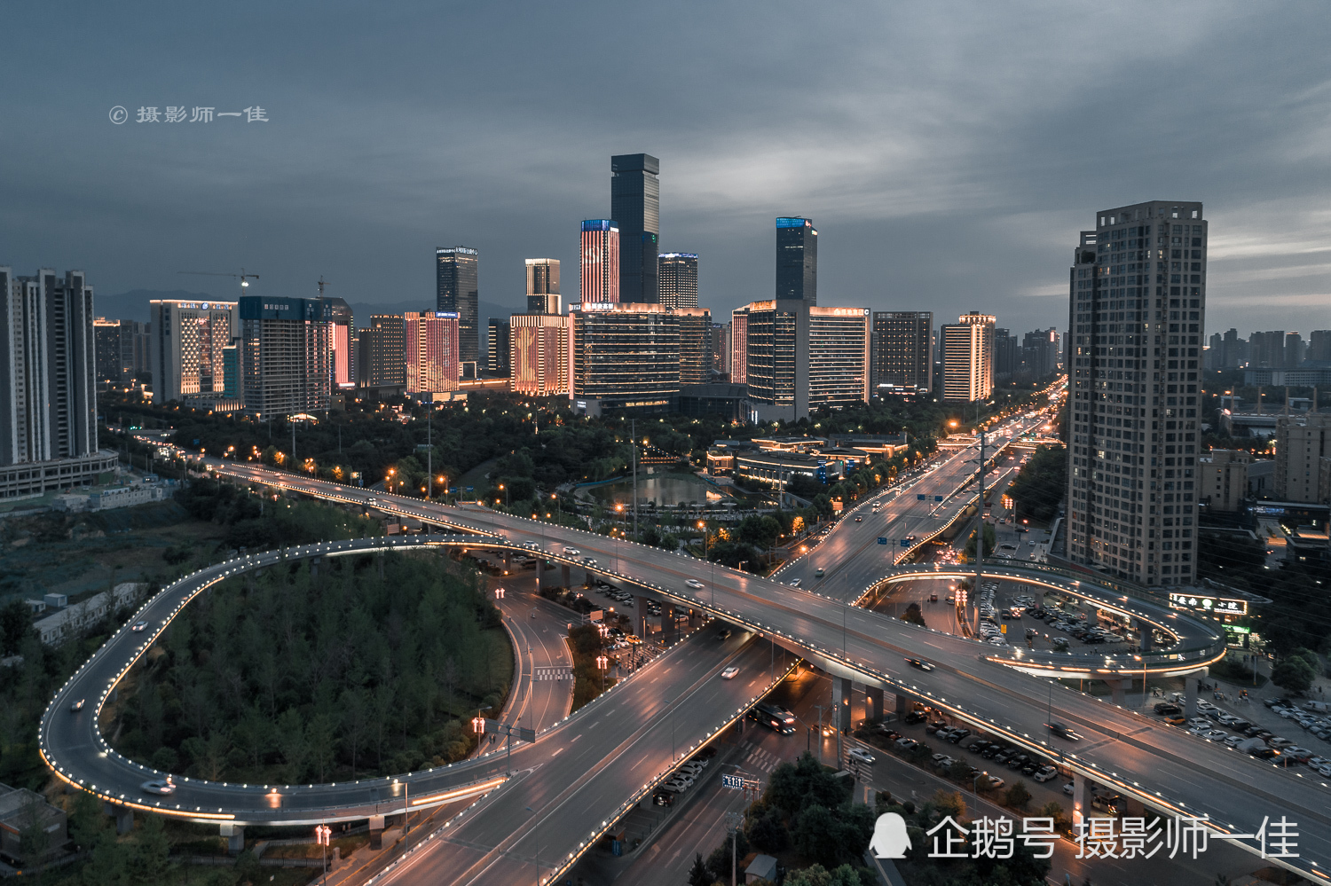 航拍大西安cbd中心,高楼林立,与电视上的长安"大相径庭"