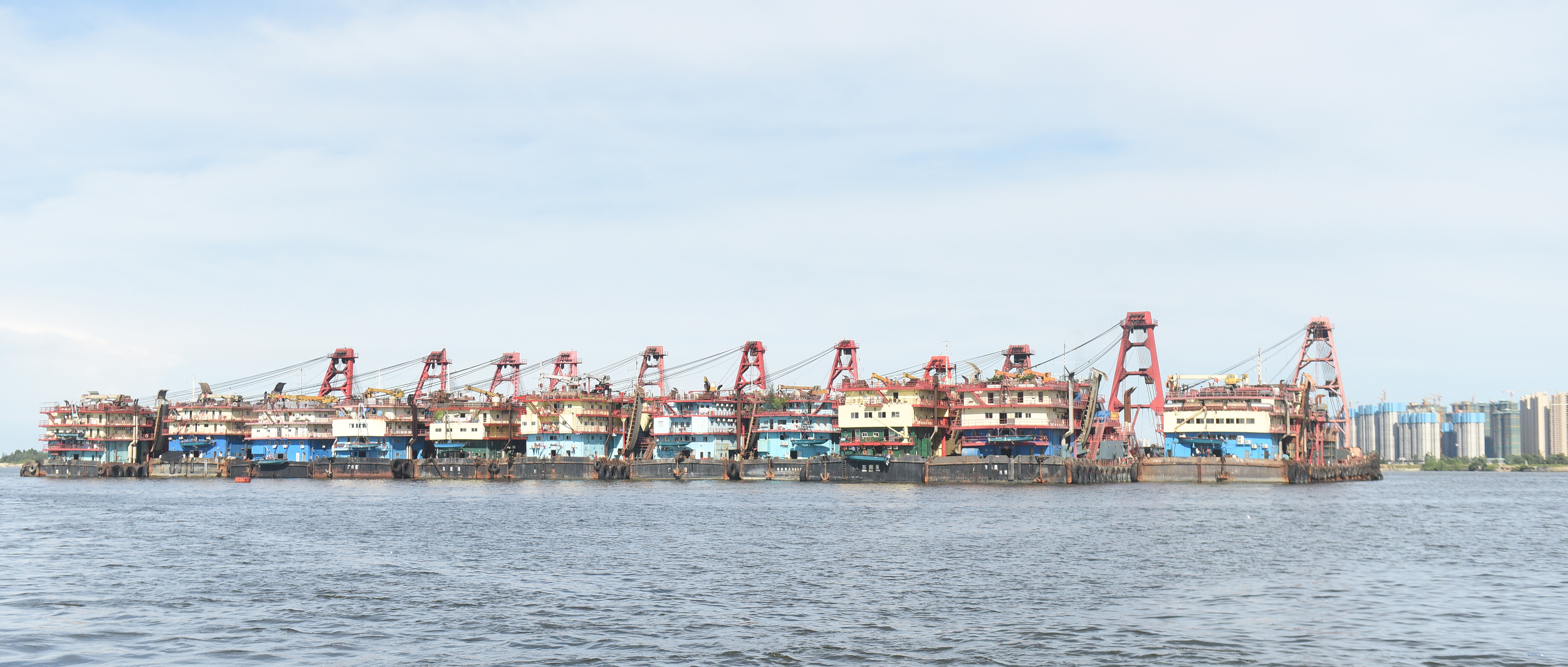 湛江港489艘船舶全部撤离码头防台