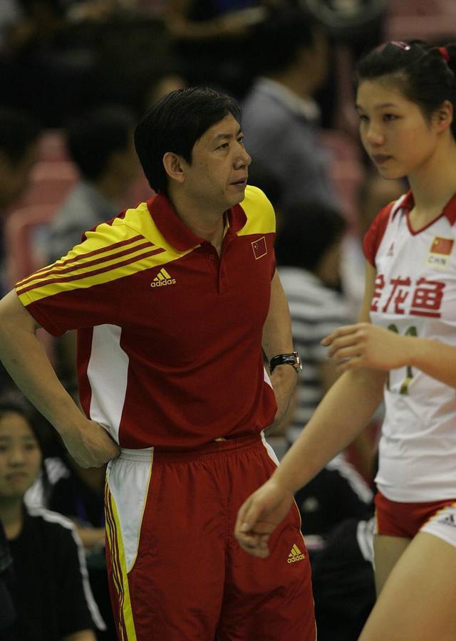 他是中国女排史上任期最短的主教练,半年间让国家队变成一盘散沙