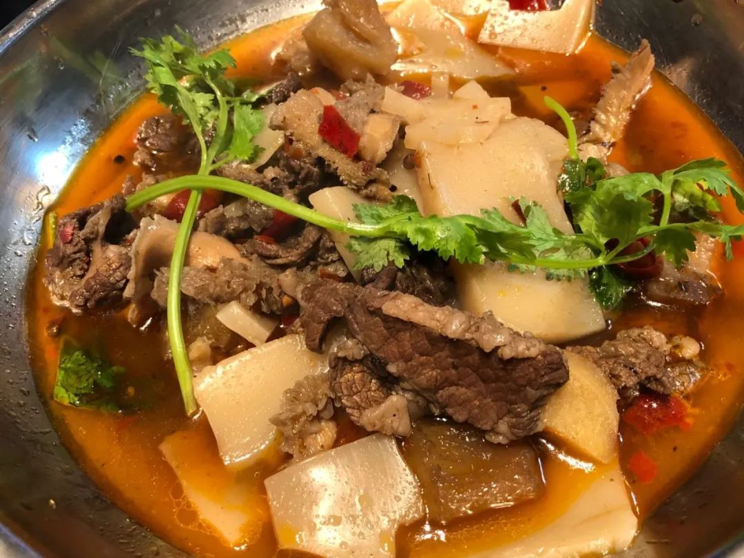 试过了,米豆腐煮牛杂火锅,真的是绝配