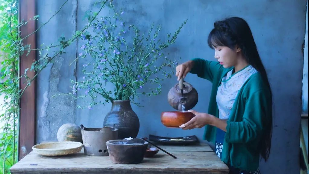 李子柒幼年经历曝光,我才发现:有一种热爱,可以点燃生命