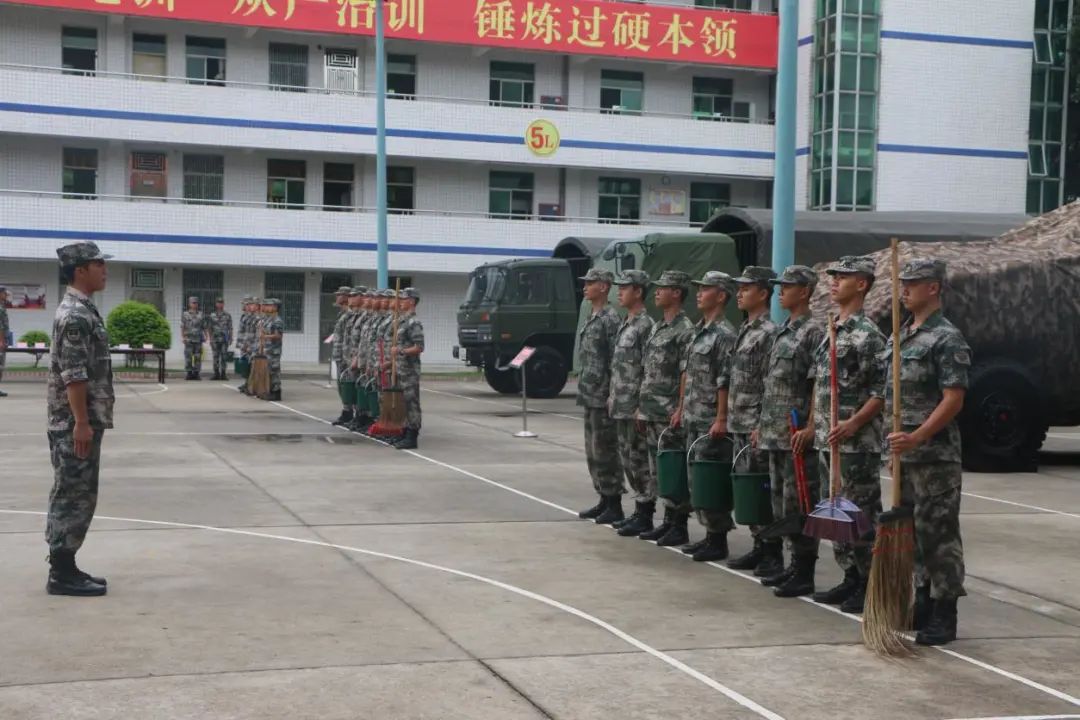 来看看驻港部队的硬核"车场日"