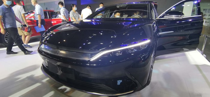 重庆车展看比亚迪汉ev,实车比图片更漂亮,内饰还是有点小缺陷