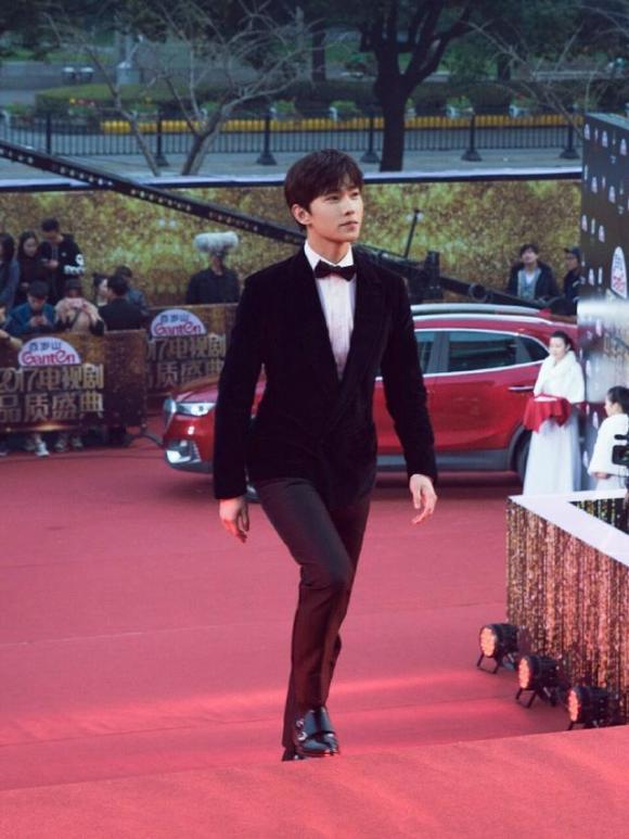 杨紫这次真的成仙了 透视装前凸后翘