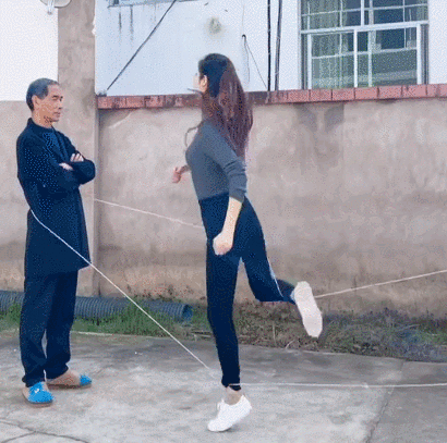 搞笑gif:能坚持三分钟以上,可考虑去做飞行员