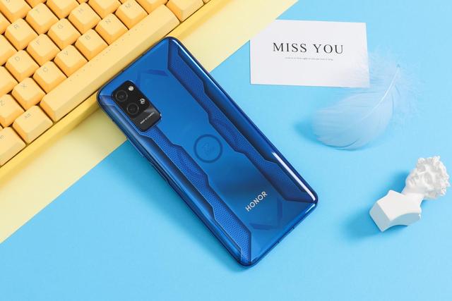 荣耀play4 pro机甲版上线,或成最适合年轻人的一款5g手机?
