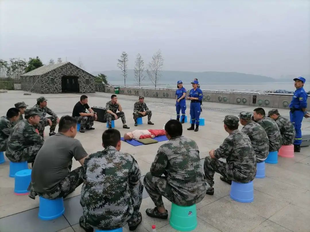 我区基干民兵接受集中训练!