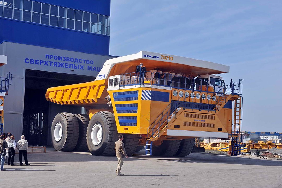 别拉斯(belaz)75710载重卡车