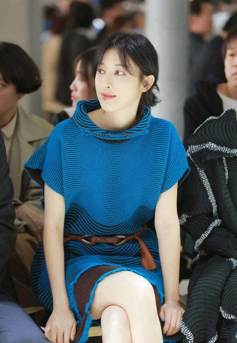 张俪,心花怒放,男人装