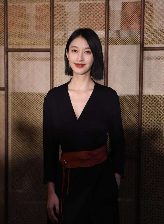 张俪,心花怒放,男人装