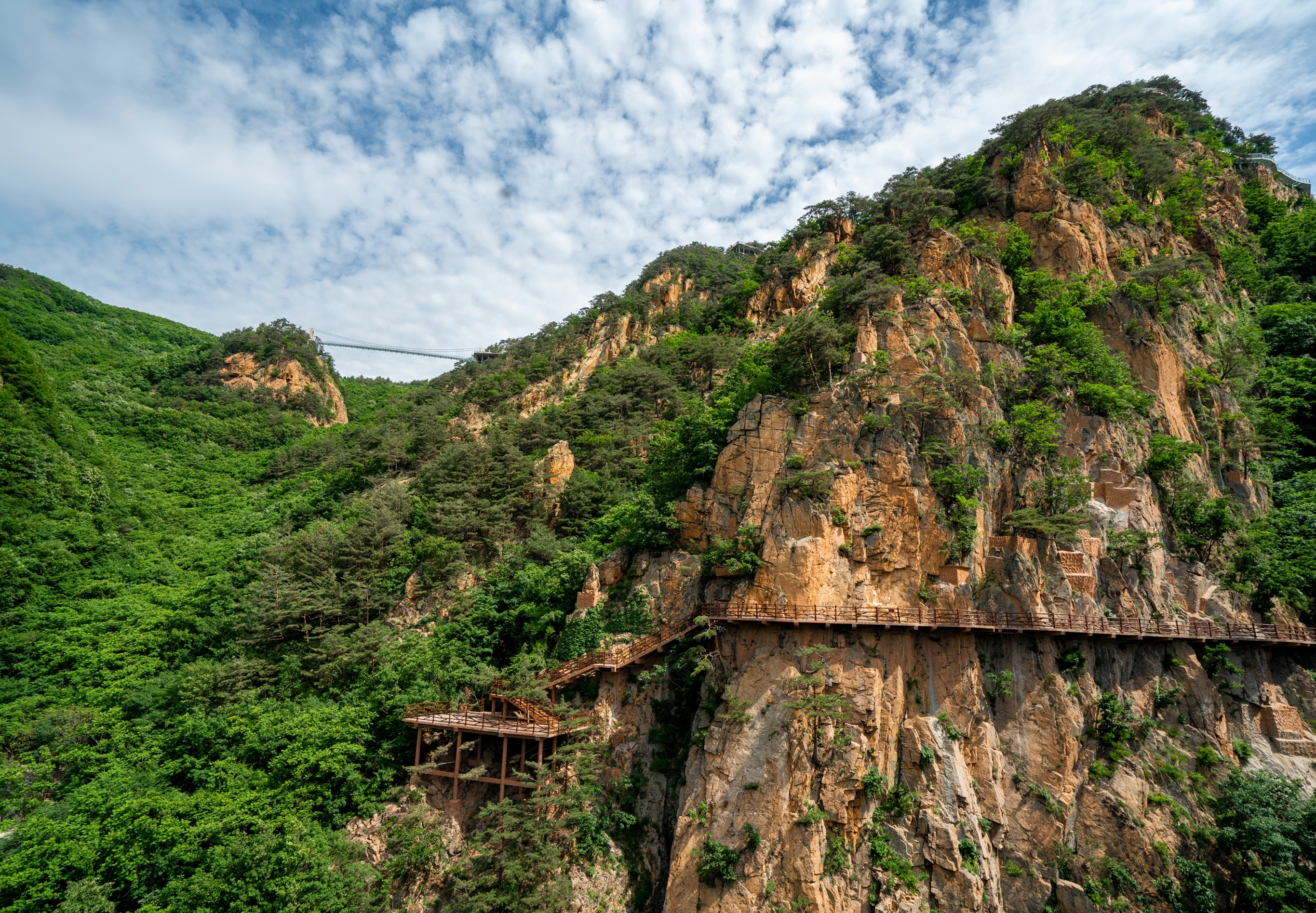 辽宁本溪虎谷峡景区青山绿水景色宜人