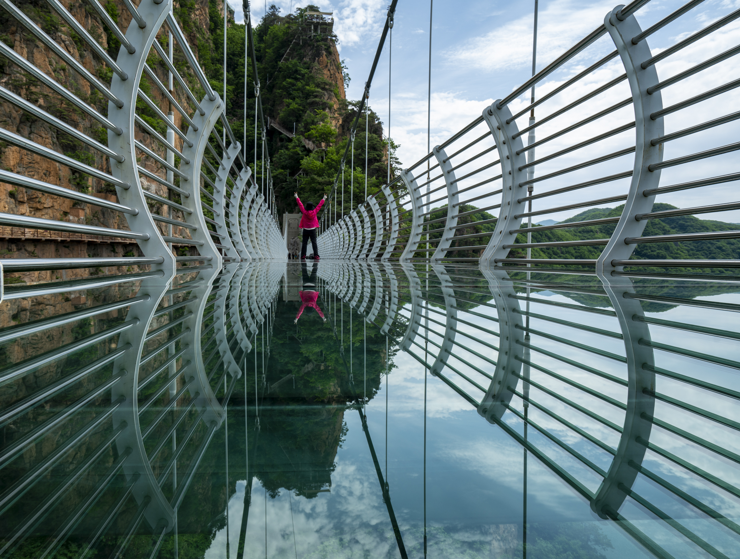 辽宁本溪虎谷峡景区青山绿水景色宜人