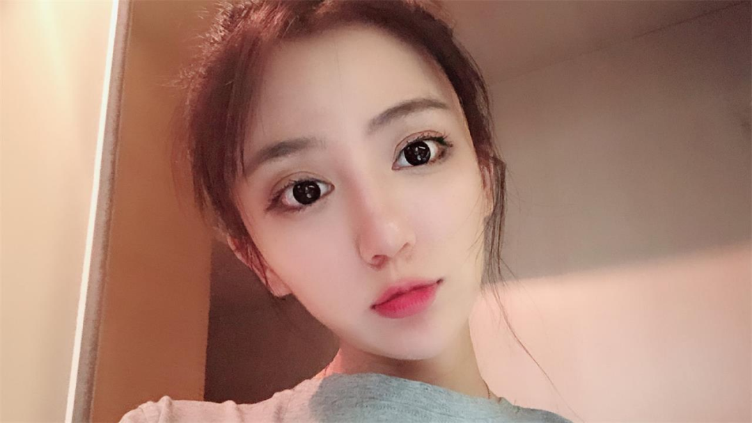 呆妹儿旧照曝光神似乔碧罗,网友:又