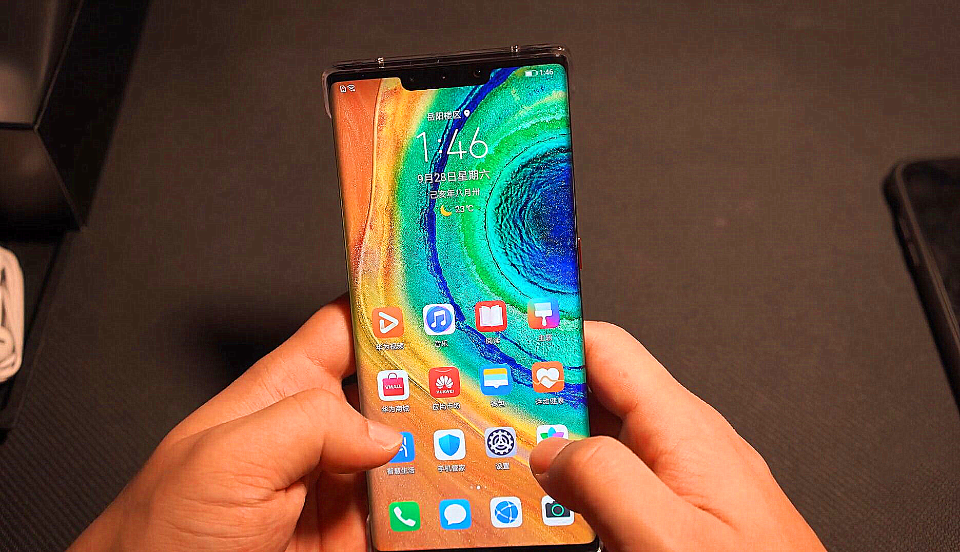 华为Mate30pro,OPPOReno6Pro 曾经被高捧的华为mate30pro,如今已伤痕累累,该彻底说