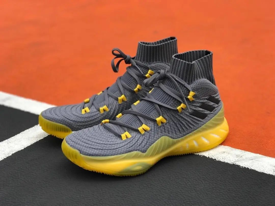新款阿迪旗舰篮球鞋:pro boost