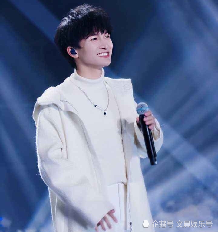 周深: 挺尴尬的!有一次演唱会,底下有个人在喊"妈妈爱你"!